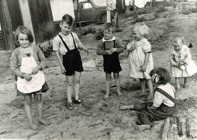 Rocky Gully children of the tent days 1950s
